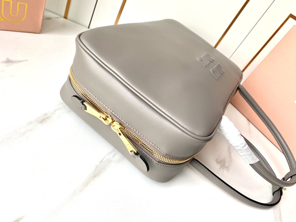 スーパーコピーブランドバッグ素材ディテール